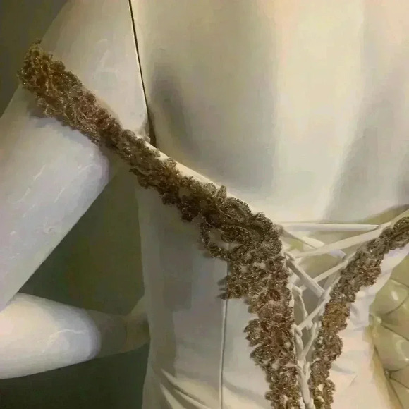 Faviana Glamour - Picture 11 of 13